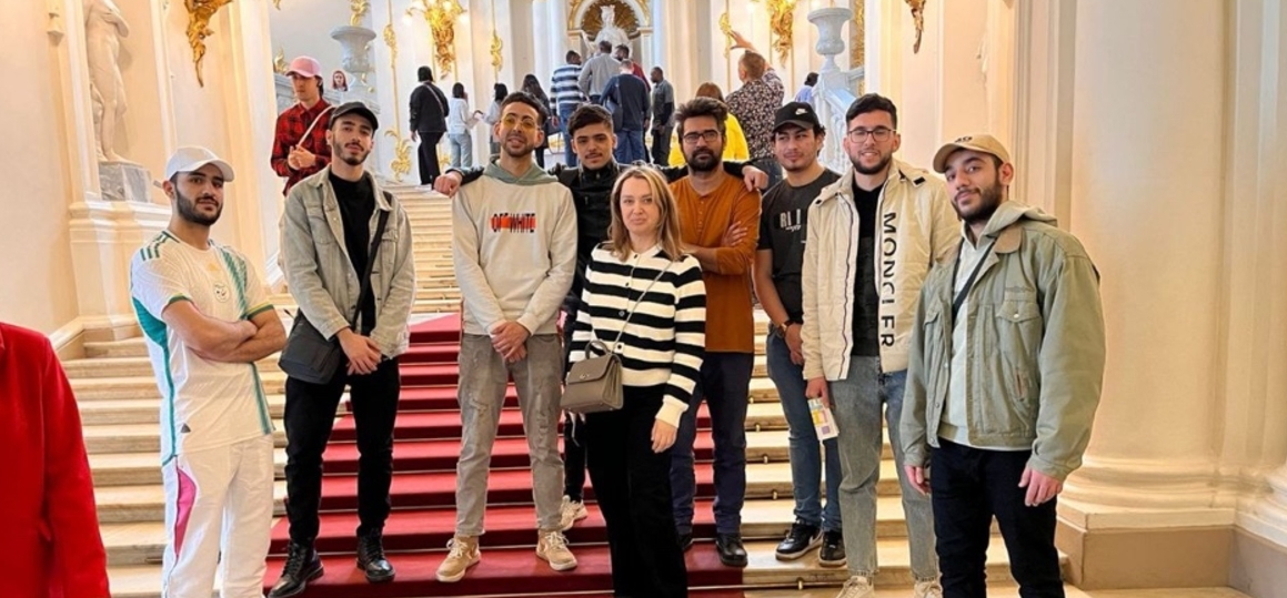 Иностранные студенты СПбГУТ посетили Зимний дворец